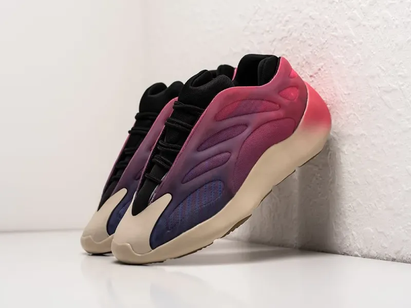 Кроссовки Adidas Yeezy Boost 700 v3 - 31720