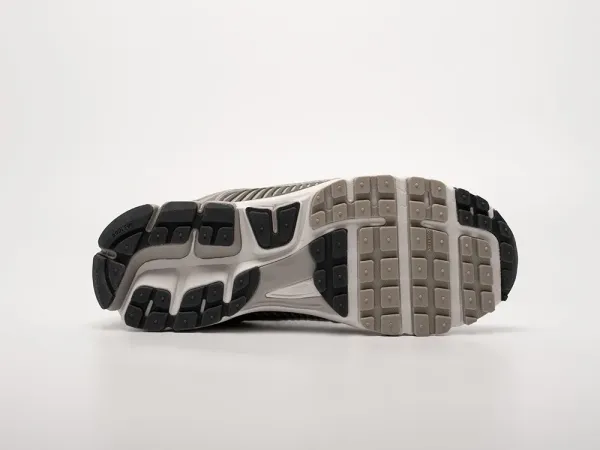 Кроссовки Nike Air Zoom Vomero 5 - 42751