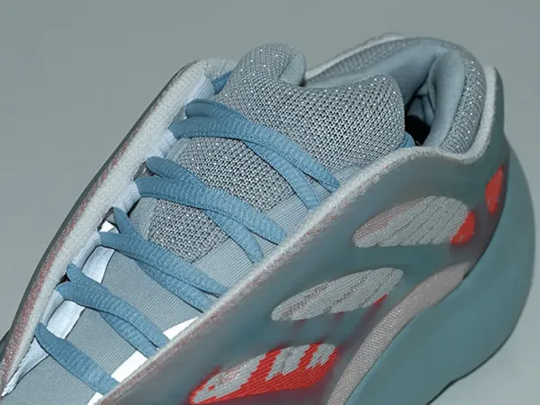 Кроссовки Adidas Yeezy Boost 700 v3 - 30636